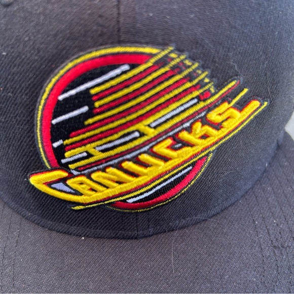 NHL Team Caps - Lot of 10 Plus One Gongshow Hat - Picture 9 of 15